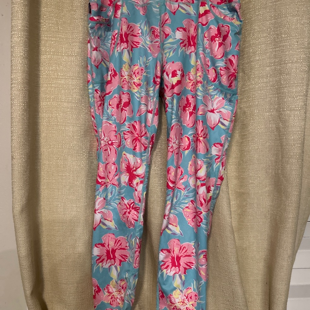 Simply southern size large capri leggings w/ pockets tropical flower print pink